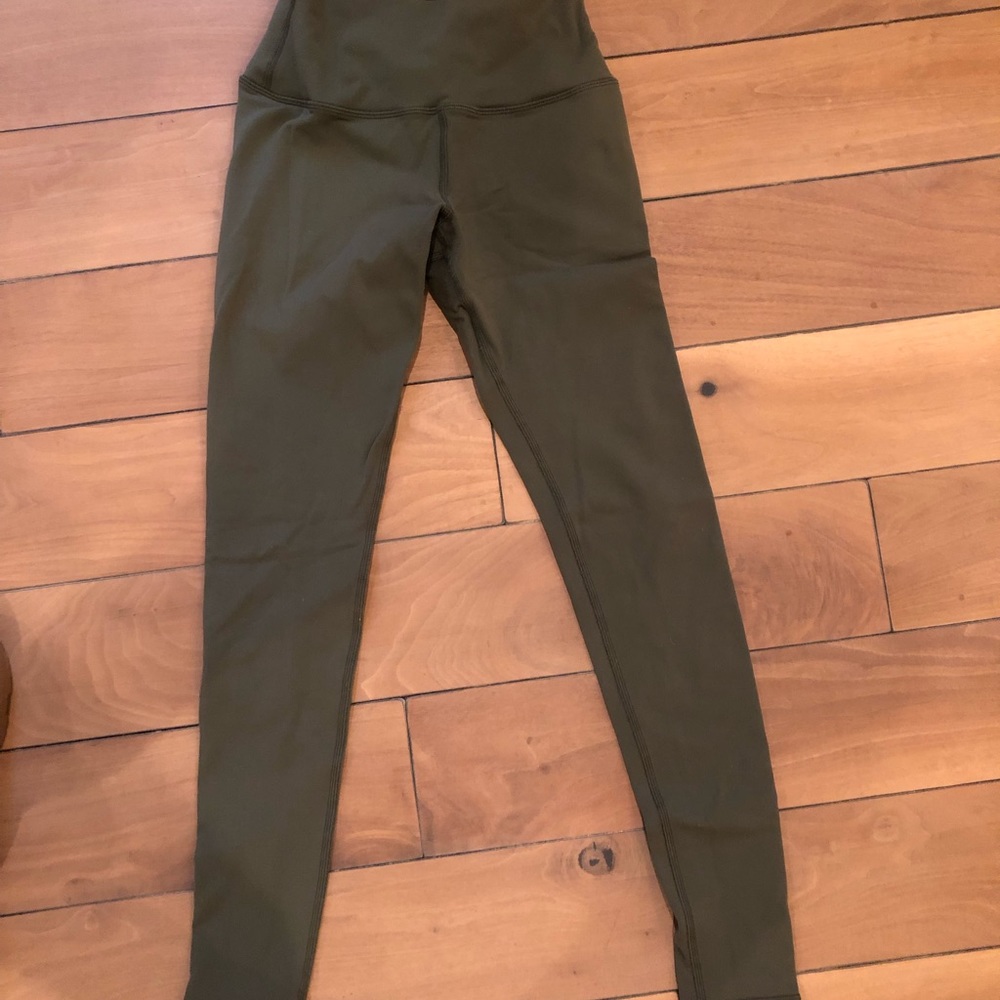 Alo Hunter green leggings.
